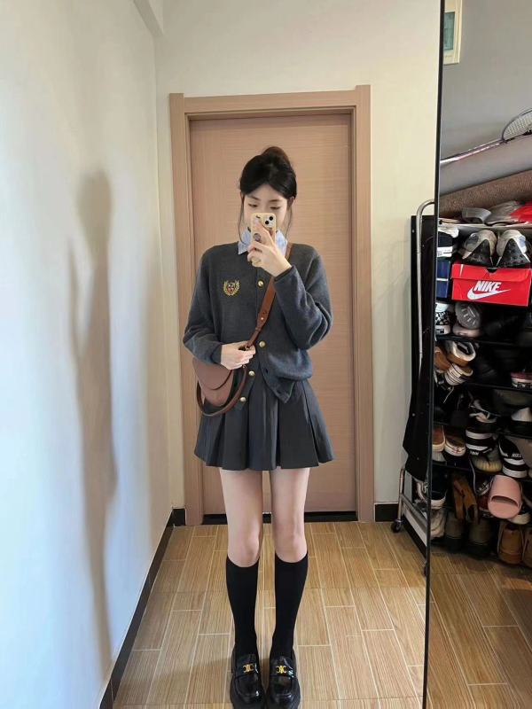 College style embroidered badge knitted cardigan autumn new women's design niche loose soft waxy sweater jacket