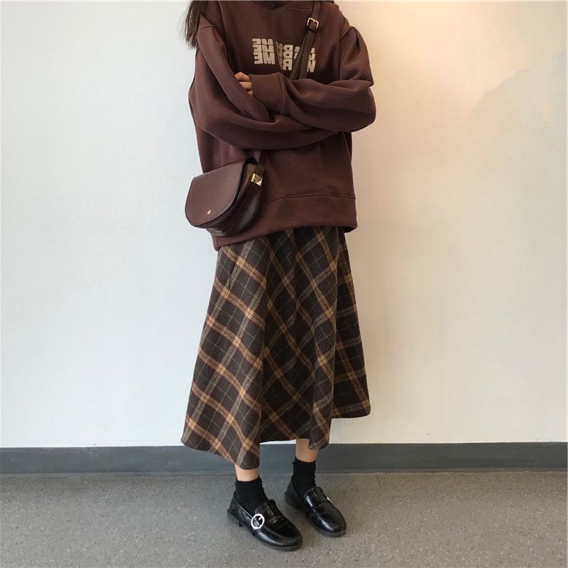 Large size crotch-covering woolen skirt autumn and winter mid-length fat girl slightly fat skirt looks slim and fashionable A-line plaid skirt