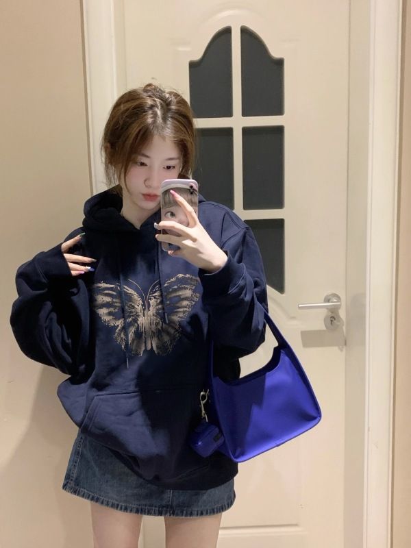 Versatile long-sleeved women's autumn and winter pure cotton Harajuku style Hong Kong flavor salt design small loose BF round neck top