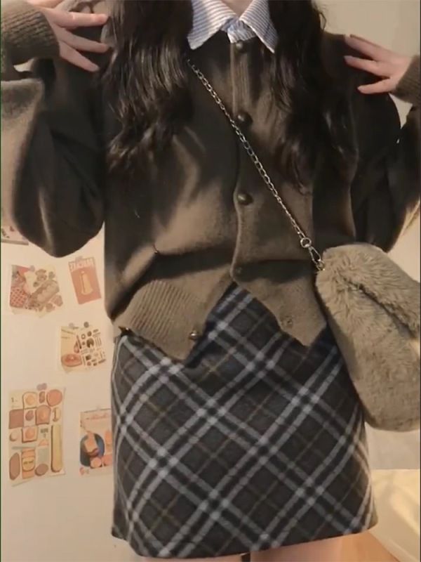 Hit it at first glance!  College style soft waxy age-reducing sweater knitted cardigan women's plaid skirt high-end suit