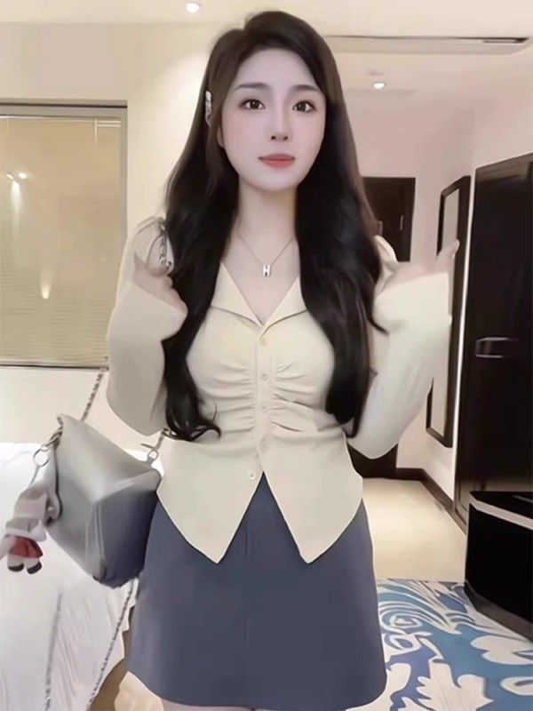 Plus size hot girl style pleated slim bottoming top in autumn and winter