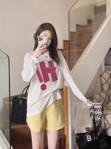 Pure cotton personalized printed long-sleeved T-shirt for women, white contrasting color, simple inner layer, high-end bottoming top