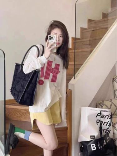 Pure cotton personalized printed long-sleeved T-shirt for women, white contrasting color, simple inner layer, high-end bottoming top