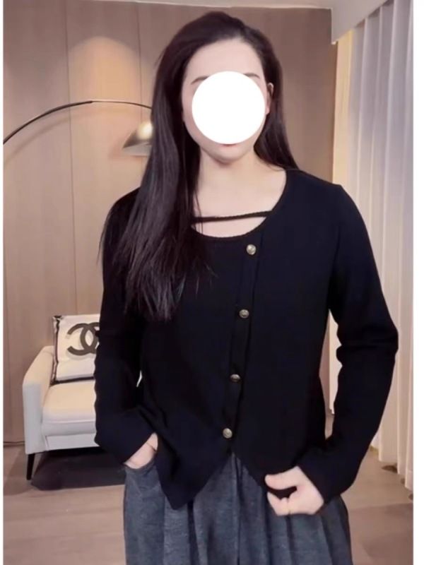 Plus size women's tops, super nice bottoming shirts, new spring clothes, slightly fat mm, slimming, covering the flesh, wearing long-sleeved T-shirts for women