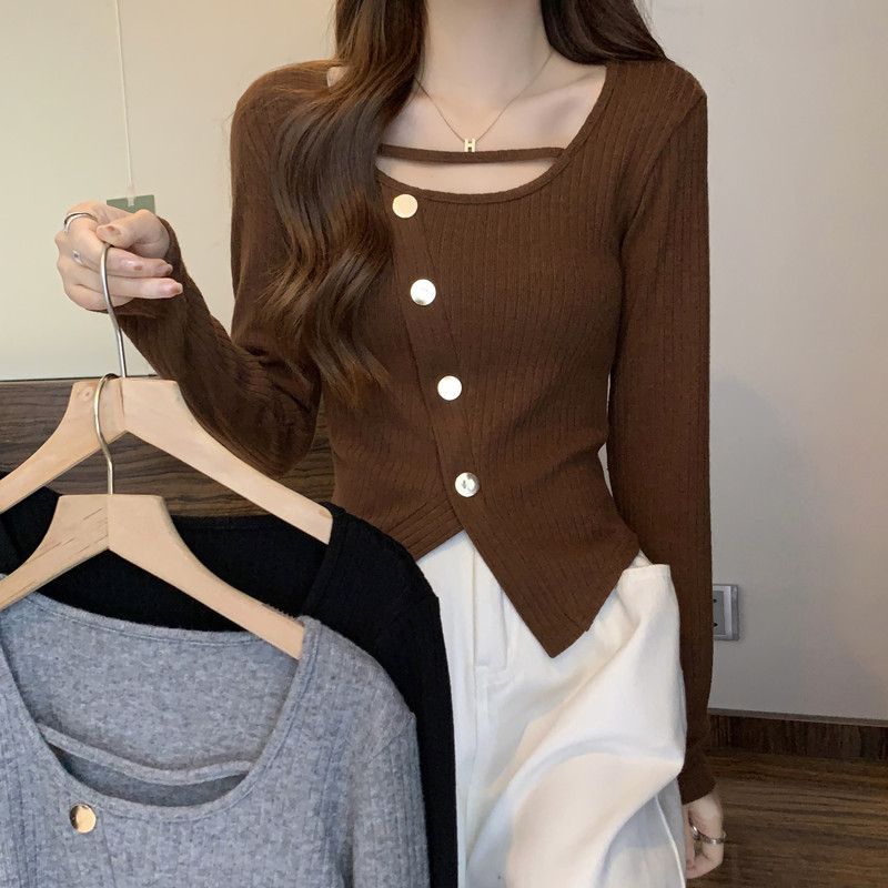 Large size, slightly chubby mm, irregular inner wear, unique and chic slit square neck design, niche short sweater