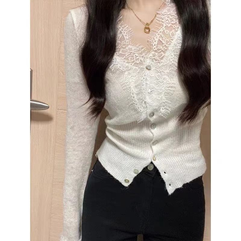 New early spring clothing design niche hot girl tops white lace bottoming shirts women's inner wear with a high-end feel