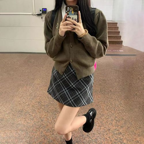 American retro plaid hip-hugging short skirt for women, new autumn and winter design niche slimming A-line skirt