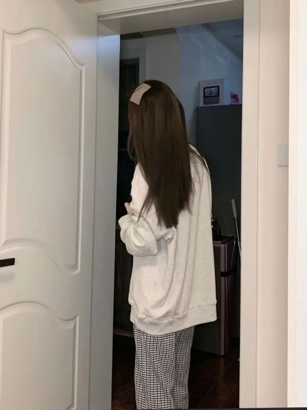 The upper body is energized!  Highly recommended~Autumn and winter college style sweet age-reducing bunny print plus velvet round neck sweatshirt
