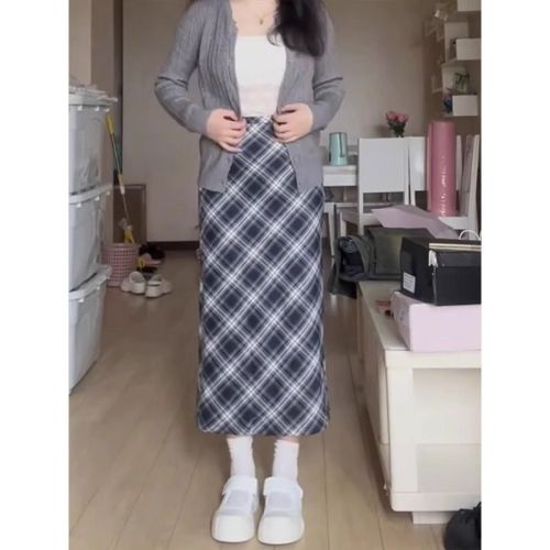 Large size fat high-waist slim plaid skirt for women with pear-shaped figure in autumn and winter A-line long skirt that covers the buttocks