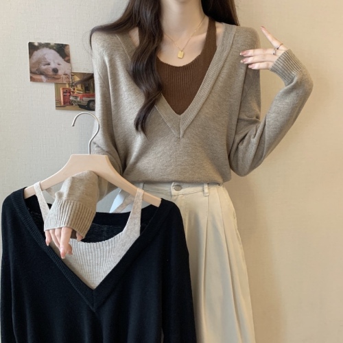 Large size fake two-piece V-neck long-sleeved sweater, autumn new niche slimming top, fashionable and flesh-covering