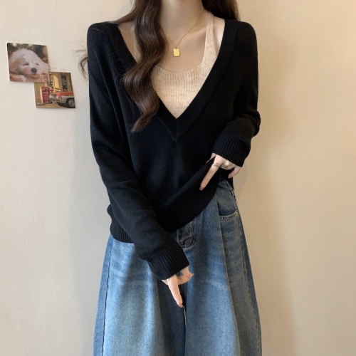 Large size fake two-piece V-neck long-sleeved sweater, autumn new niche slimming top, fashionable and flesh-covering