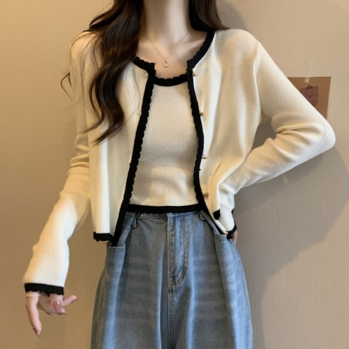 Large size contrasting short sweet and spicy long-sleeved knitted cardigan two-piece set with suspenders inside women's autumn fashion suit