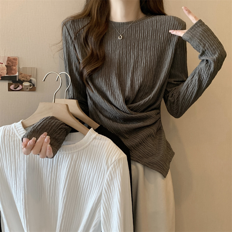Plus size women's autumn clothing, new style, stylish design, pleated niche, age-reducing long-sleeved tops