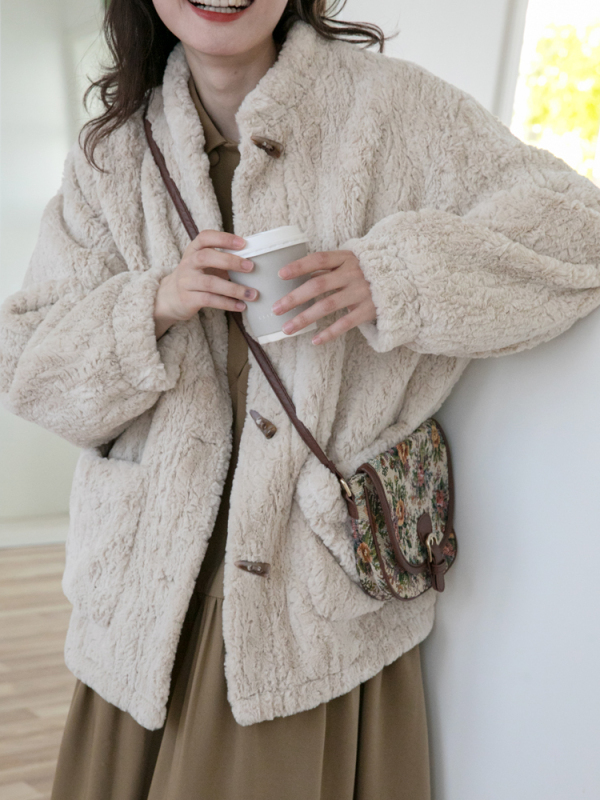 Hello Canon Soft Plush Jacket Women's Winter Versatile New Horn Button Thickened Lamb Hair Short Jacket