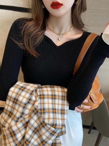 V-neck apricot knitted bottoming shirt for women in spring, autumn and winter, new slim fit sweater long-sleeved top