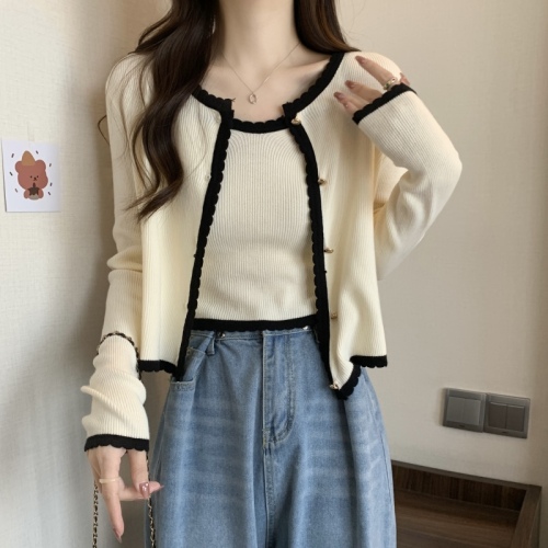 Large size contrasting short sweet and spicy long-sleeved knitted cardigan two-piece set with suspenders inside women's autumn fashion suit