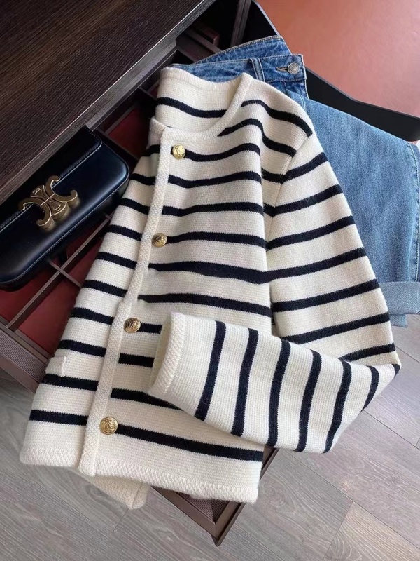 Red and white contrast striped soft waxy knitted top for women spring new sweet age-reducing short sweater cardigan