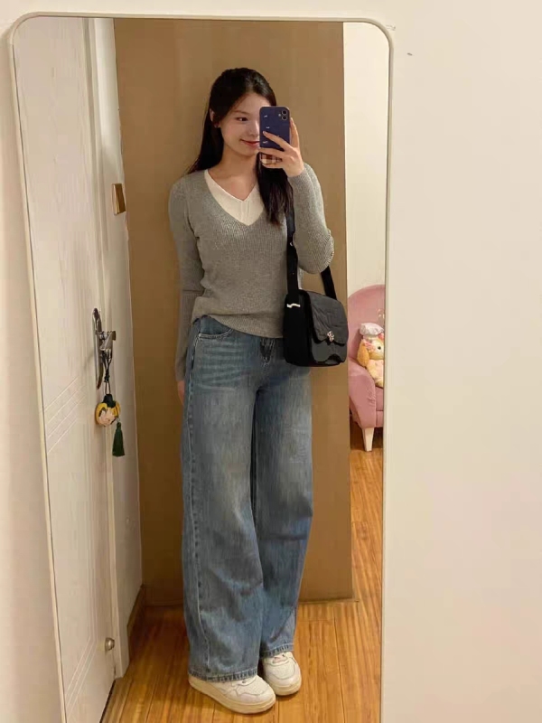 Knitted sweater women's autumn and winter design niche slimming inner layering bottoming shirt top jeans suit