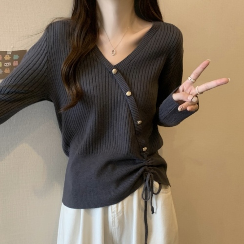 Large size long-sleeved sweater for women in autumn and winter new slim V-neck sweater design top