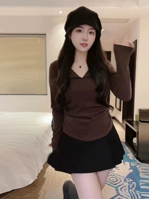 Plus size women's design V-neck brushed bottoming shirt tops for women in autumn and winter fat mm slimming flesh-covering pleated long-sleeved T-shirt