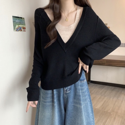 Large size fake two-piece V-neck long-sleeved sweater, autumn new niche slimming top, fashionable and flesh-covering