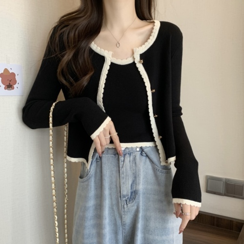 Large size contrasting short sweet and spicy long-sleeved knitted cardigan two-piece set with suspenders inside women's autumn fashion suit