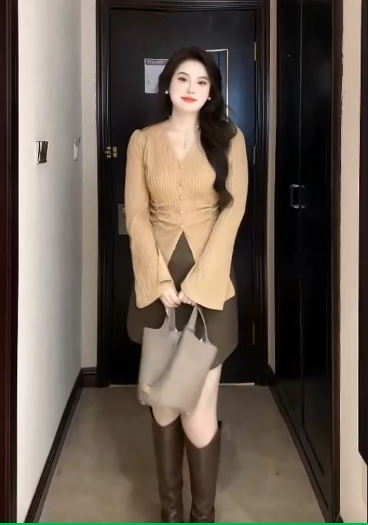Autumn fat girl gentle style V-neck version new top V-neck slim slim button French style trumpet sleeve shirt
