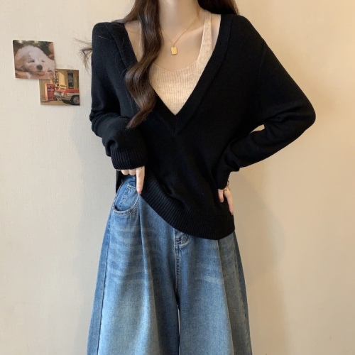 Large size fake two-piece V-neck long-sleeved sweater, autumn new niche slimming top, fashionable and flesh-covering