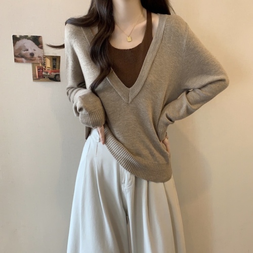 Large size fake two-piece V-neck long-sleeved sweater, autumn new niche slimming top, fashionable and flesh-covering
