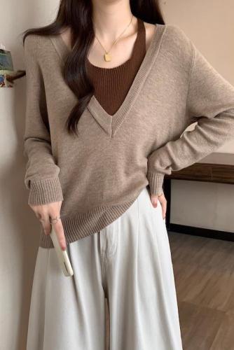 Large size fake two-piece V-neck long-sleeved sweater, autumn new niche slimming top, fashionable and flesh-covering