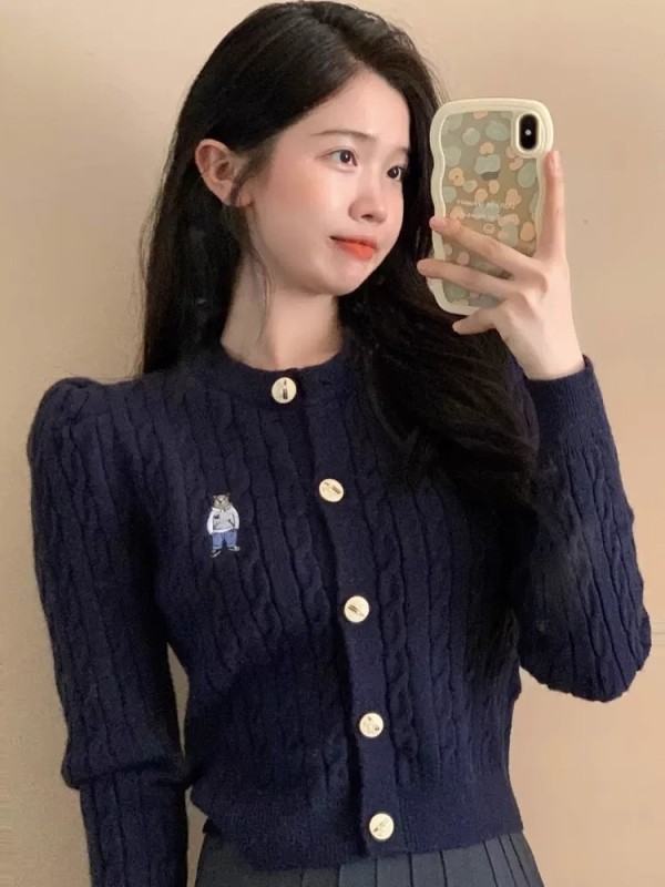 Shoulder padded knitted cardigan coat, high-end, chic and beautiful sweater for women, autumn and winter waist-cinching French waist top, autumn