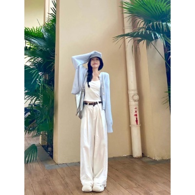 Early autumn outfits, cool salty fashion, age-reducing internet celebrity, salty and sweet Hong Kong style retro chic two-piece suit for women