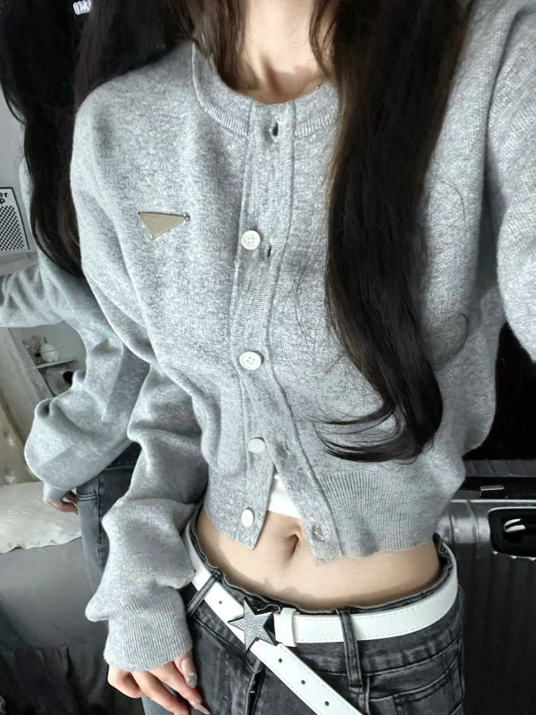 Autumn new women's high-end cold style short coat knitted cardigan chic top design