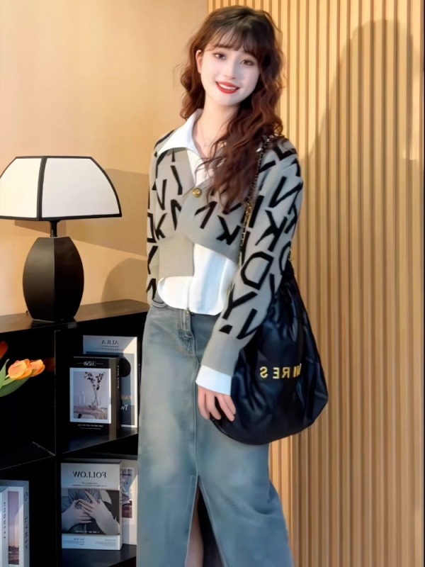 Official picture!  Hong Kong style letter v-neck fake two-piece shirt women's autumn and winter new design high-end top