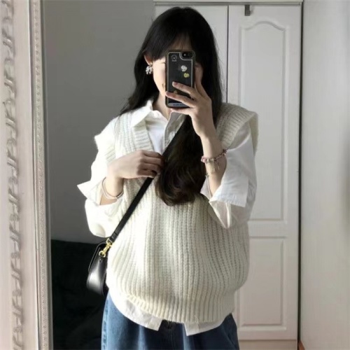 White knitted vest for women, new autumn and winter loose outer wear V-neck sweater vest + shirt set