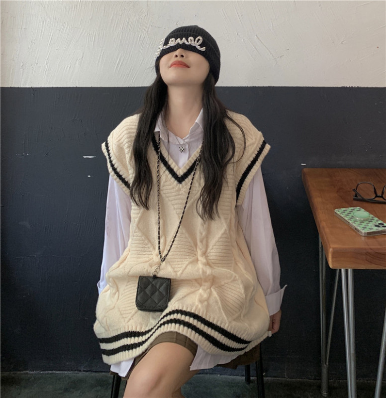 Real shot and real price college style V-neck contrasting color knitted vest early autumn Korean style sweater vest + versatile shirt