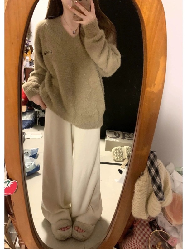 Already shipped Autumn and winter American gentle style soft and waxy lazy loose V-neck mohair sweater for women imitation mink knitted