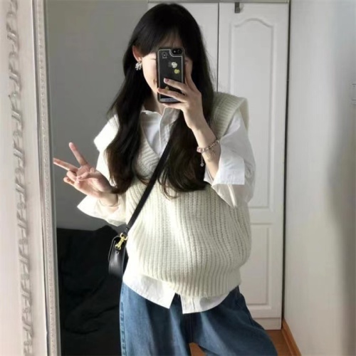 White knitted vest for women, new autumn and winter loose outer wear V-neck sweater vest + shirt set
