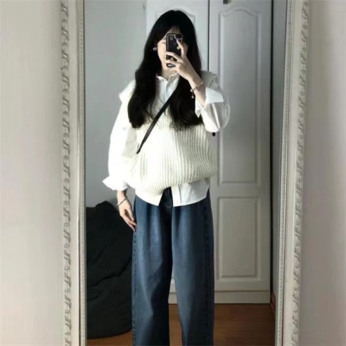 White knitted vest for women, new autumn and winter loose outer wear V-neck sweater vest + shirt set