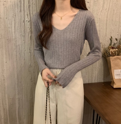 Large size lazy style V-neck sweater, retro and versatile temperament, slimming inner layer, long-sleeved bottoming shirt top