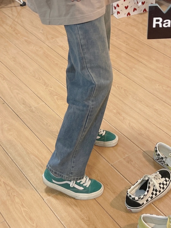 Retro blue denim straight pants for women, new large size, high waist, hip-covering, slimming, pear-shaped body, narrow wide-leg pants