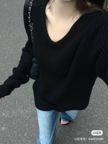 Lazy style retro Japanese niche design new popular black v-neck sweater for women to wear in autumn and winter