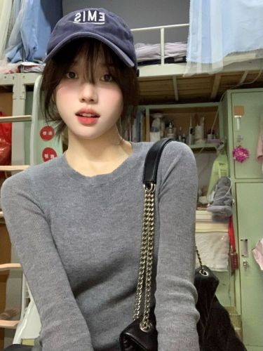 Gray knitted sweater for women, autumn and winter inner layering shirt, hot girl slim fit short top