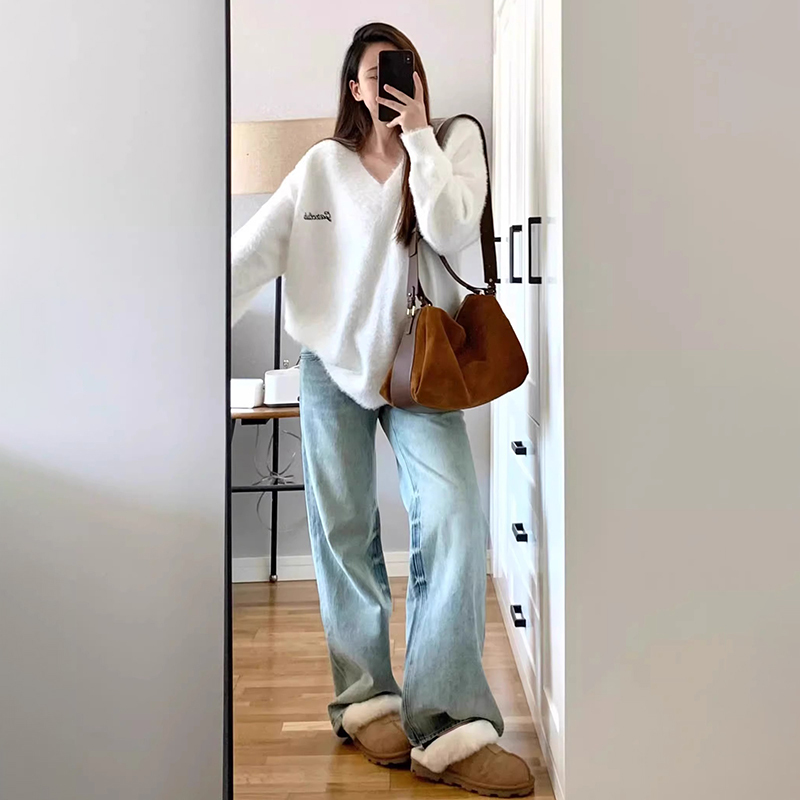 Loose and lazy white v-neck pullover winter sweater for women new mohair knitted jacket for women in autumn and winter