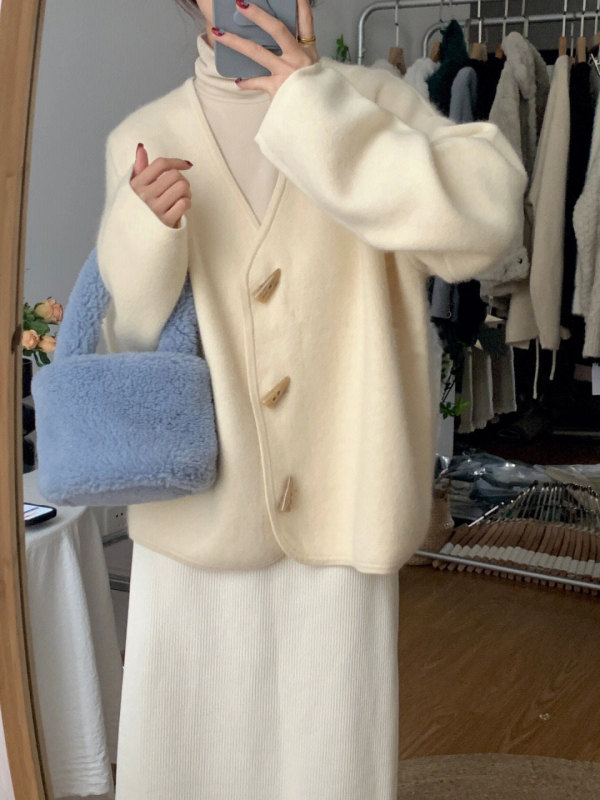 Official picture of sheep velvet Douyin quality small fragrance v-neck horn button velvet sweater knitted cardigan