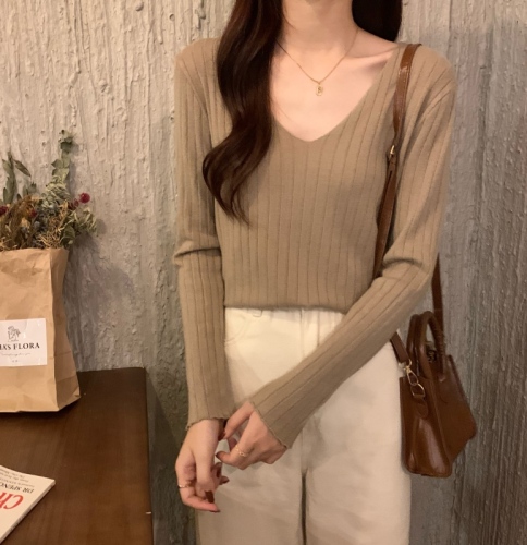 Large size lazy style V-neck sweater, retro and versatile temperament, slimming inner layer, long-sleeved bottoming shirt top