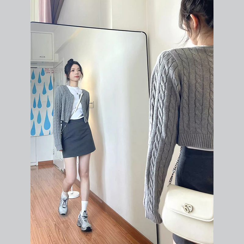 Gray knitted cardigan sweater jacket for women early autumn thin new style lazy style short top with high quality