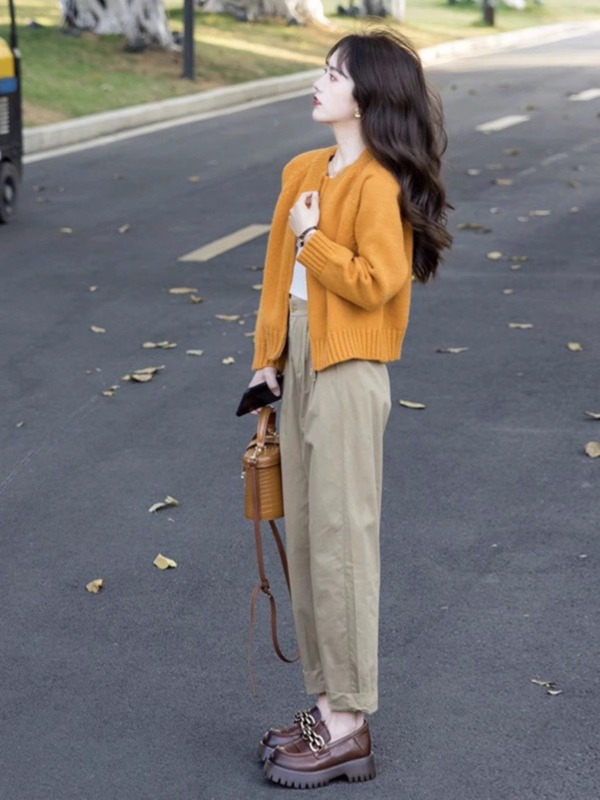 A complete set of high-end and fashionable early autumn suits for women with early autumn outfits.