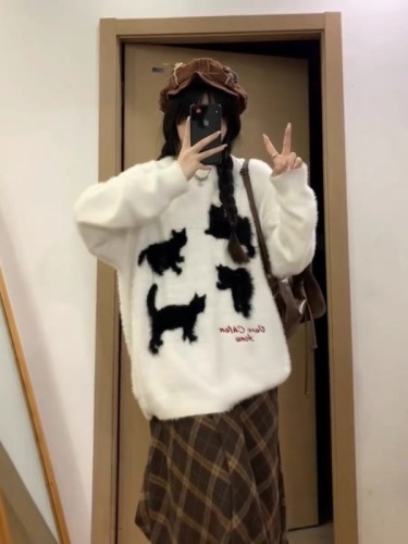 Soft and lazy cat sweater for women in autumn and winter new design retro loose age-reducing round neck sweater