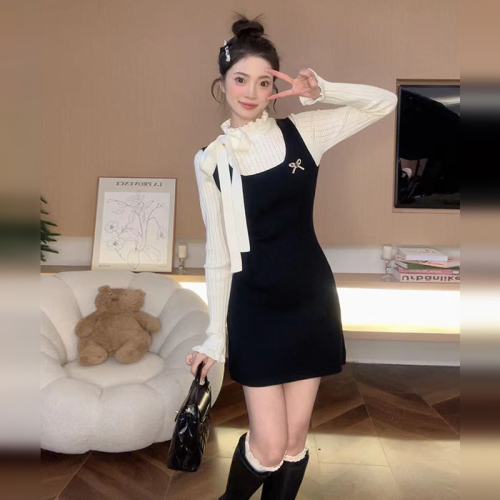 French retro knitted suit long skirt 2024 new small high-end vest dress for women in autumn and winter